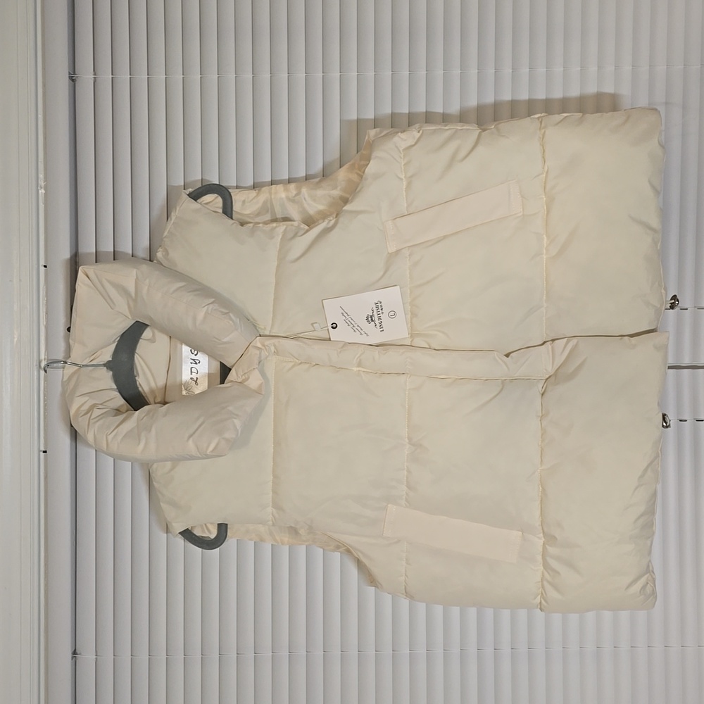 Lingdiyishe Light Cream Quilted Puffy Vest – Size L – New with Tags